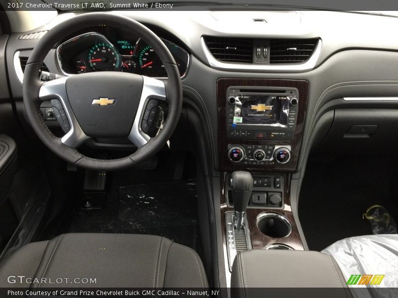 Summit White / Ebony 2017 Chevrolet Traverse LT AWD