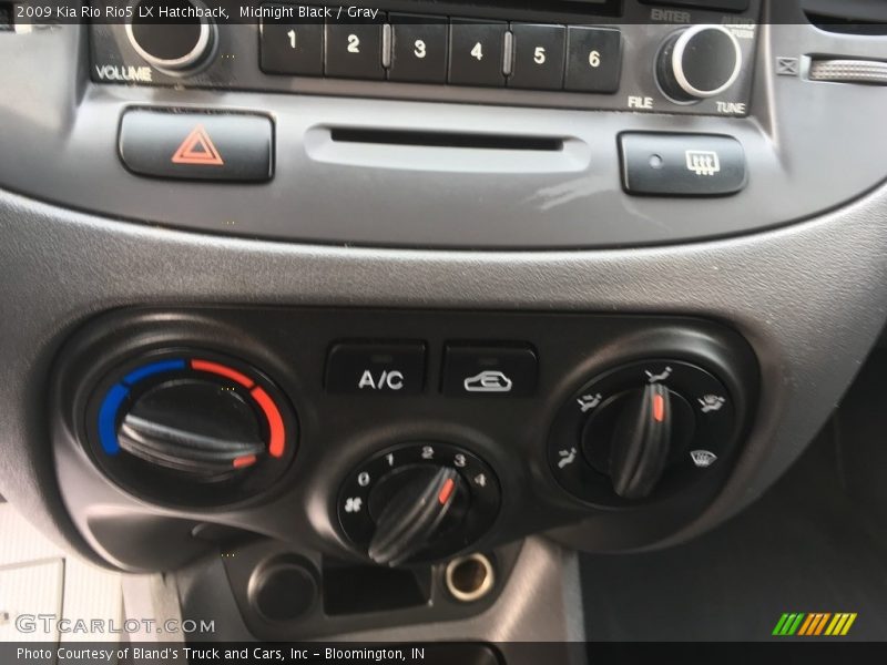 Midnight Black / Gray 2009 Kia Rio Rio5 LX Hatchback