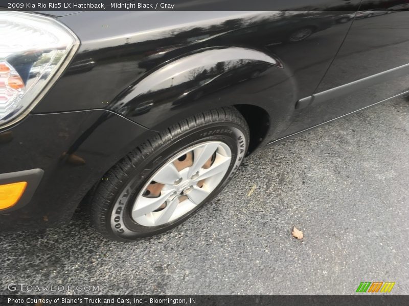 Midnight Black / Gray 2009 Kia Rio Rio5 LX Hatchback