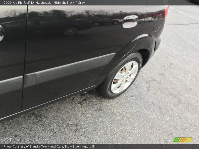 Midnight Black / Gray 2009 Kia Rio Rio5 LX Hatchback