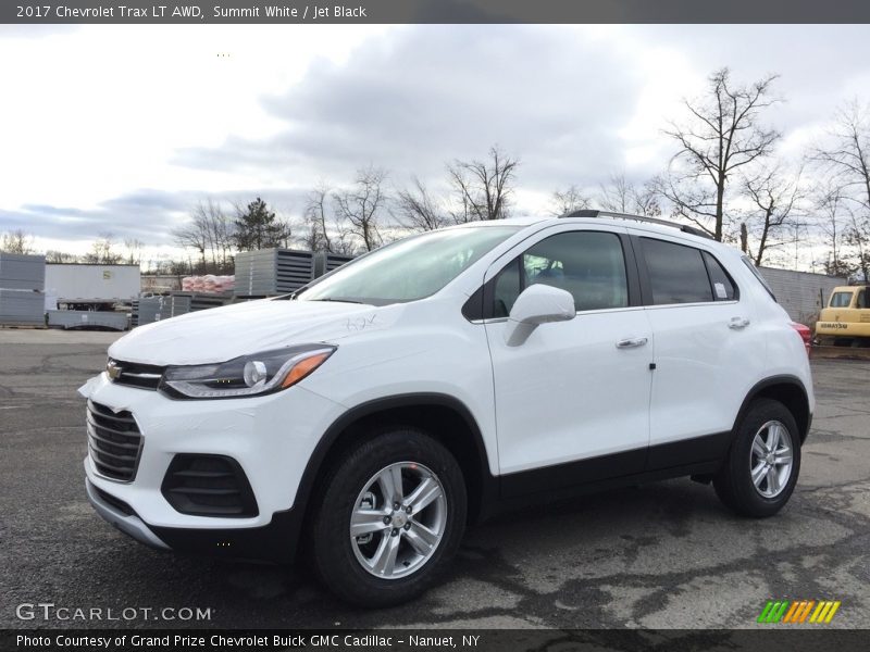 Front 3/4 View of 2017 Trax LT AWD