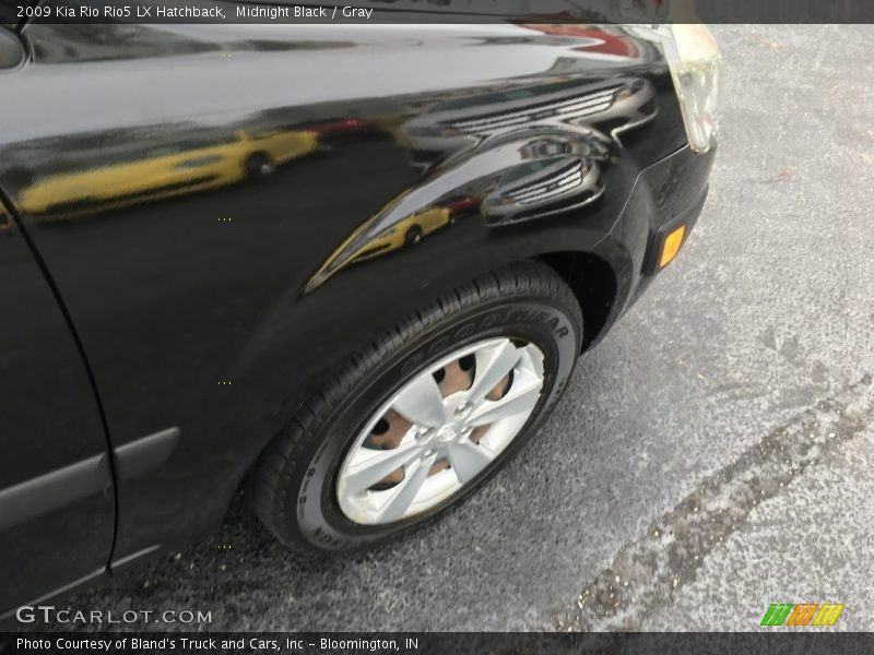 Midnight Black / Gray 2009 Kia Rio Rio5 LX Hatchback