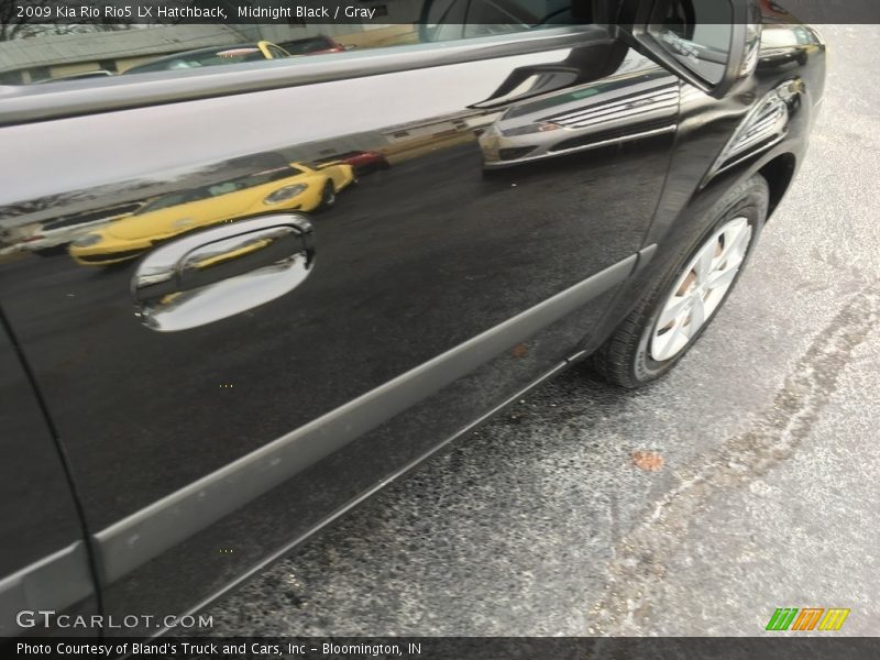 Midnight Black / Gray 2009 Kia Rio Rio5 LX Hatchback