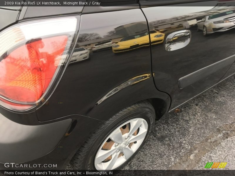 Midnight Black / Gray 2009 Kia Rio Rio5 LX Hatchback