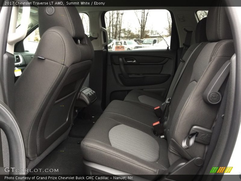 Summit White / Ebony 2017 Chevrolet Traverse LT AWD