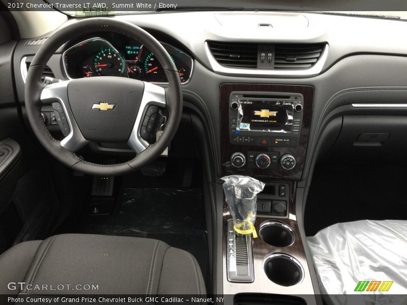 Summit White / Ebony 2017 Chevrolet Traverse LT AWD
