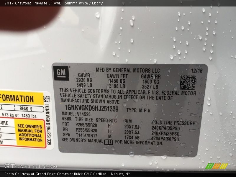 Summit White / Ebony 2017 Chevrolet Traverse LT AWD