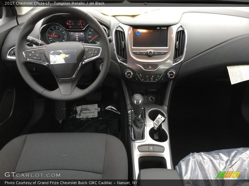 Tungsten Metallic / Jet Black 2017 Chevrolet Cruze LT