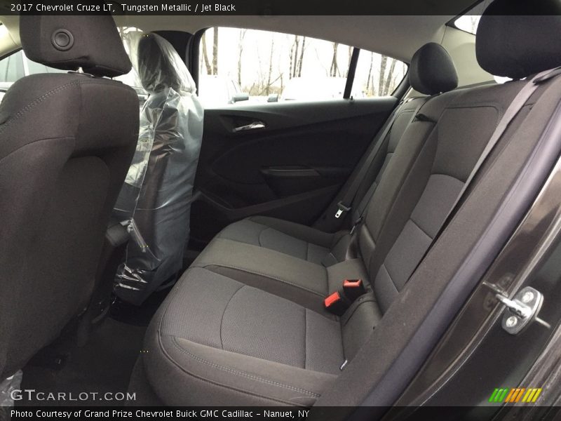 Tungsten Metallic / Jet Black 2017 Chevrolet Cruze LT