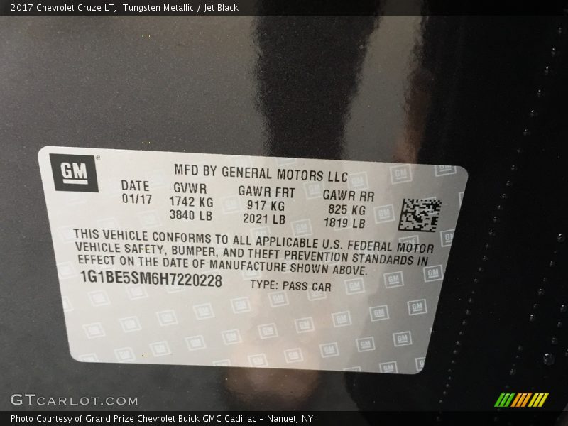 Tungsten Metallic / Jet Black 2017 Chevrolet Cruze LT