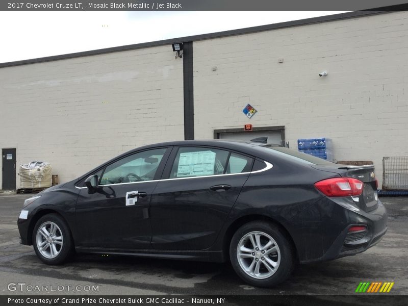 Mosaic Black Metallic / Jet Black 2017 Chevrolet Cruze LT