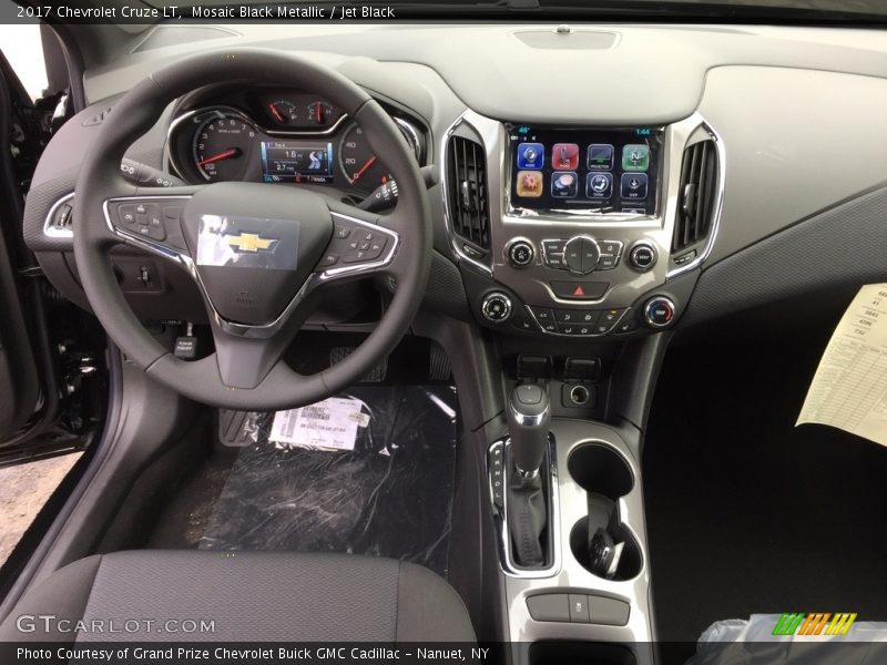 Mosaic Black Metallic / Jet Black 2017 Chevrolet Cruze LT