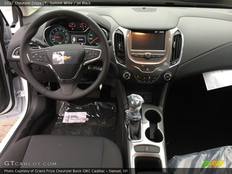 Summit White / Jet Black 2017 Chevrolet Cruze LT