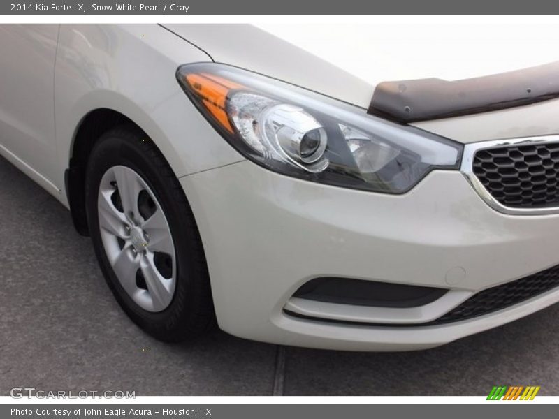 Snow White Pearl / Gray 2014 Kia Forte LX