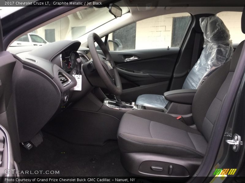 Graphite Metallic / Jet Black 2017 Chevrolet Cruze LT
