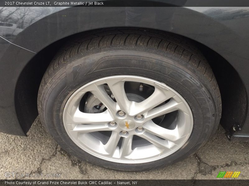 Graphite Metallic / Jet Black 2017 Chevrolet Cruze LT