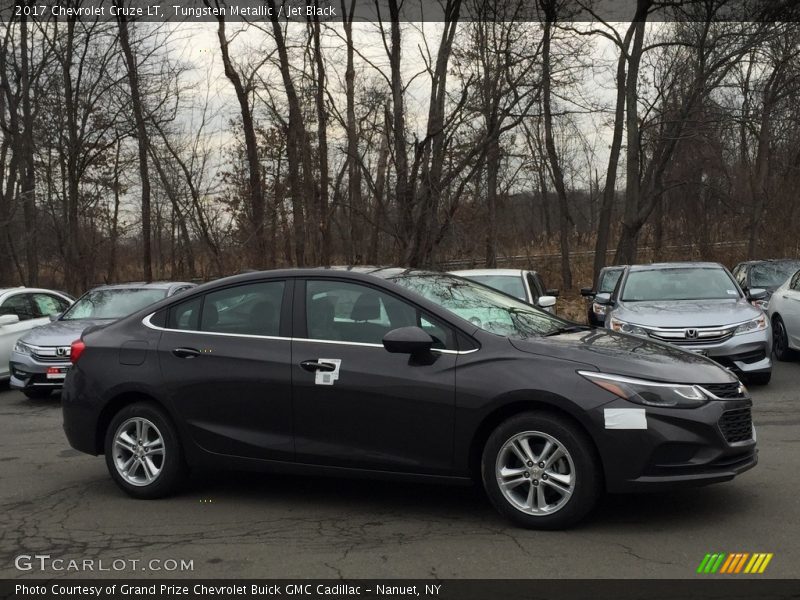 Tungsten Metallic / Jet Black 2017 Chevrolet Cruze LT
