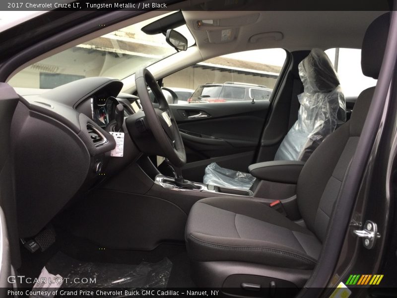 Tungsten Metallic / Jet Black 2017 Chevrolet Cruze LT