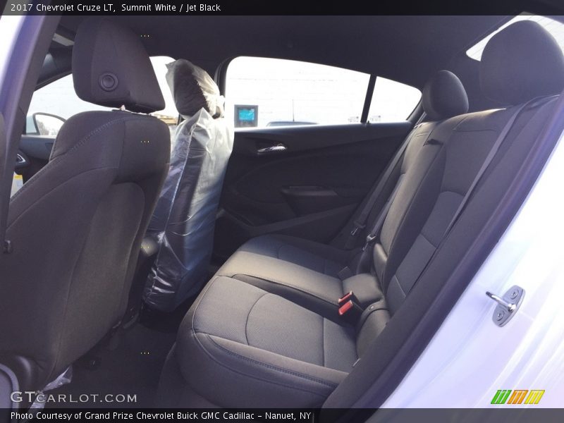 Summit White / Jet Black 2017 Chevrolet Cruze LT