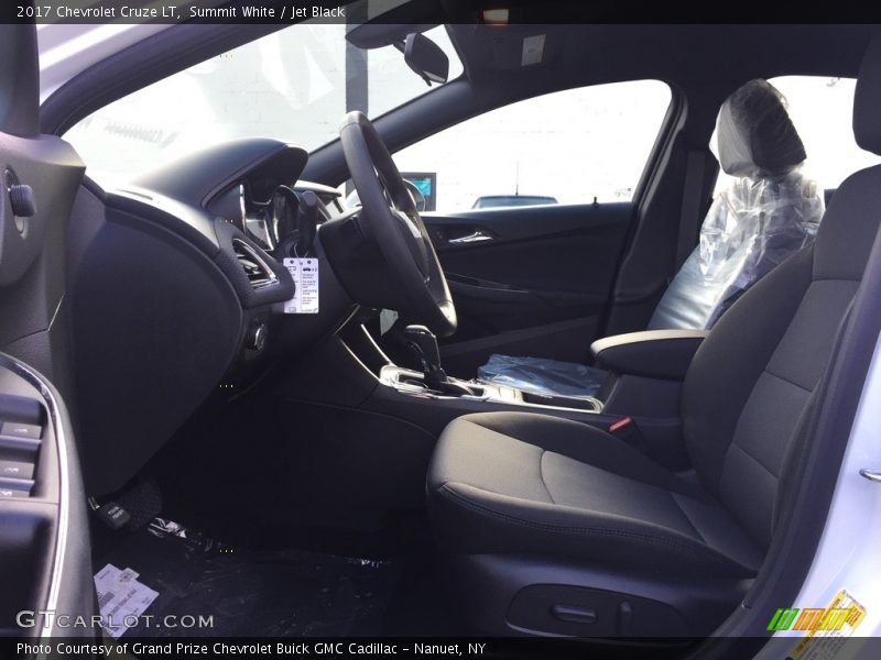 Summit White / Jet Black 2017 Chevrolet Cruze LT