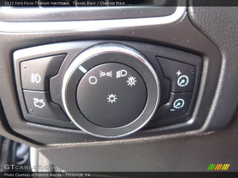 Tuxedo Black / Charcoal Black 2013 Ford Focus Titanium Hatchback