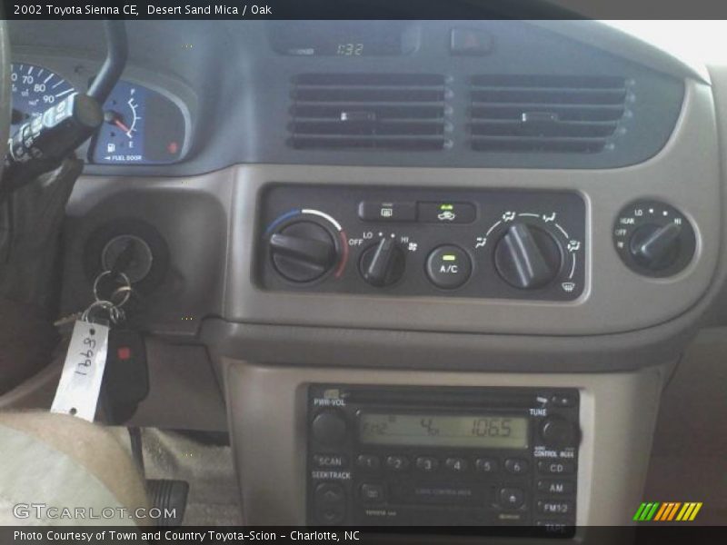 Desert Sand Mica / Oak 2002 Toyota Sienna CE