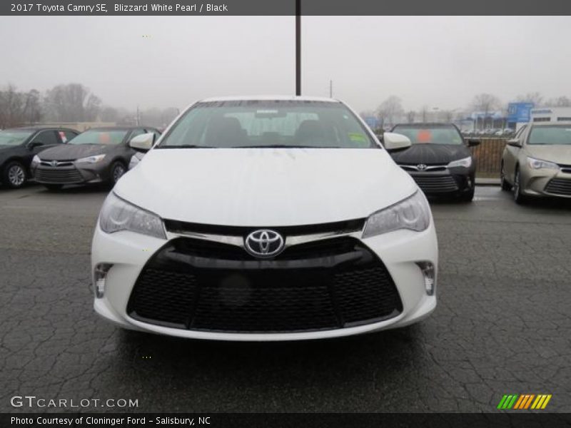 Blizzard White Pearl / Black 2017 Toyota Camry SE