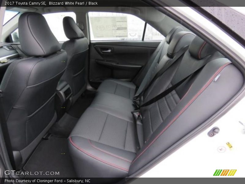 Blizzard White Pearl / Black 2017 Toyota Camry SE