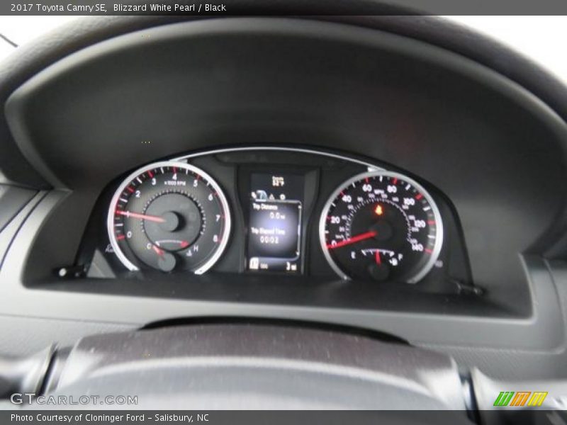 Blizzard White Pearl / Black 2017 Toyota Camry SE