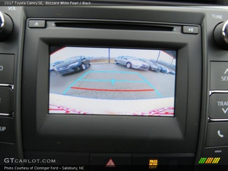 Blizzard White Pearl / Black 2017 Toyota Camry SE