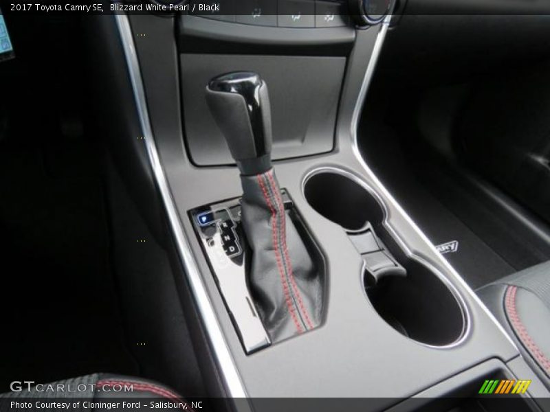 Blizzard White Pearl / Black 2017 Toyota Camry SE