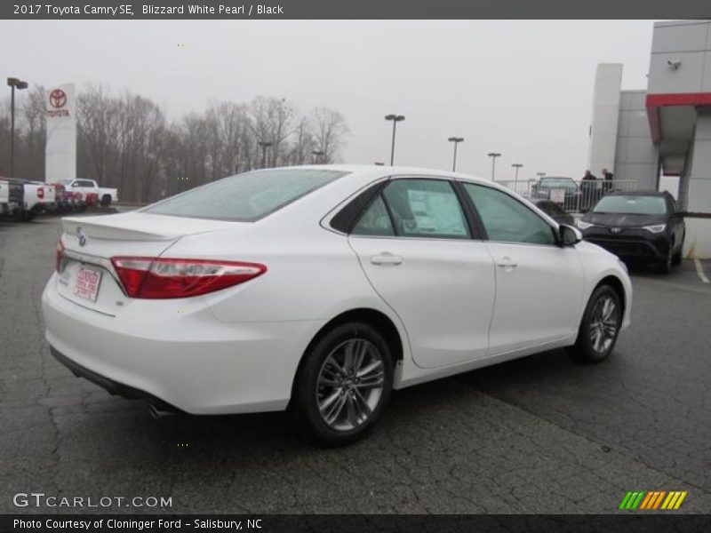 Blizzard White Pearl / Black 2017 Toyota Camry SE
