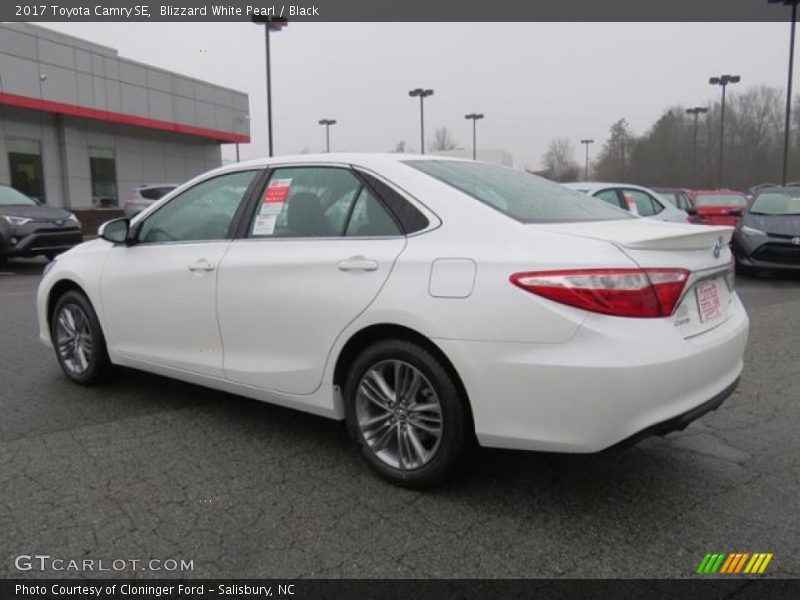 Blizzard White Pearl / Black 2017 Toyota Camry SE