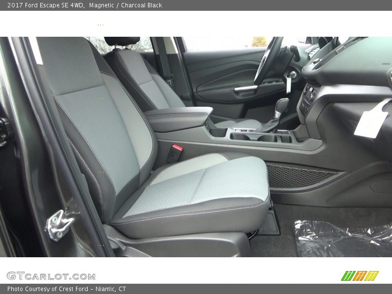 Magnetic / Charcoal Black 2017 Ford Escape SE 4WD