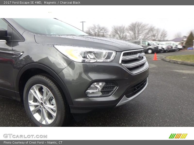 Magnetic / Charcoal Black 2017 Ford Escape SE 4WD