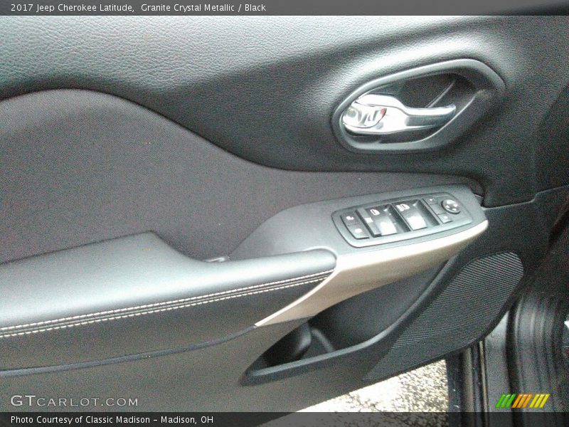 Granite Crystal Metallic / Black 2017 Jeep Cherokee Latitude