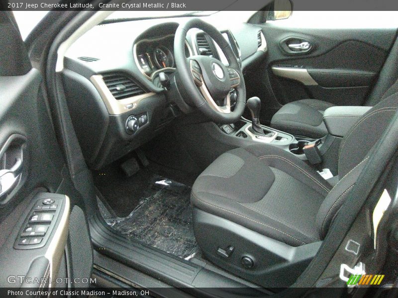 Granite Crystal Metallic / Black 2017 Jeep Cherokee Latitude