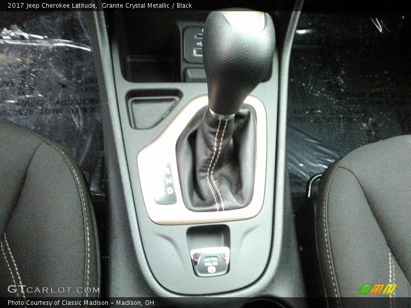 Granite Crystal Metallic / Black 2017 Jeep Cherokee Latitude