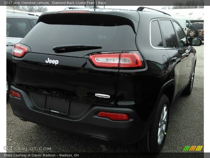 Diamond Black Crystal Pearl / Black 2017 Jeep Cherokee Latitude