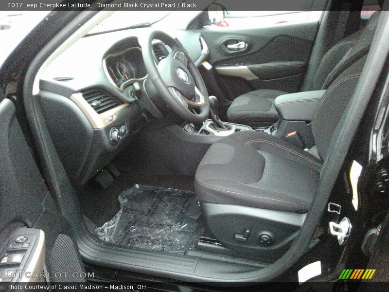 Diamond Black Crystal Pearl / Black 2017 Jeep Cherokee Latitude
