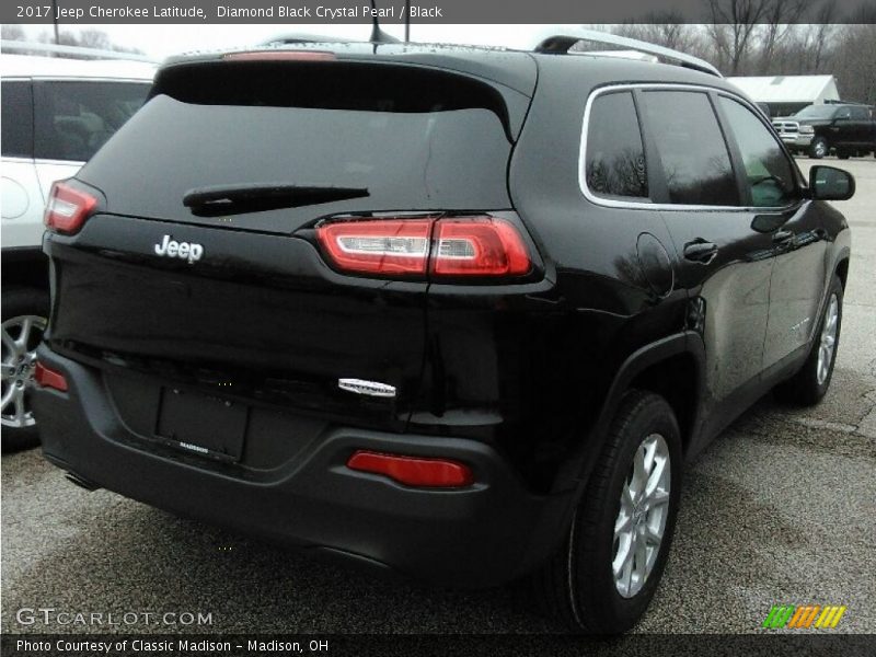 Diamond Black Crystal Pearl / Black 2017 Jeep Cherokee Latitude