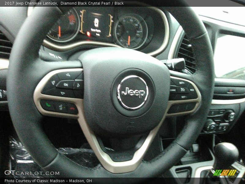 Diamond Black Crystal Pearl / Black 2017 Jeep Cherokee Latitude