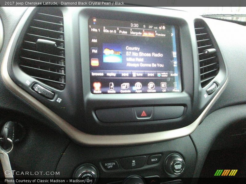 Diamond Black Crystal Pearl / Black 2017 Jeep Cherokee Latitude