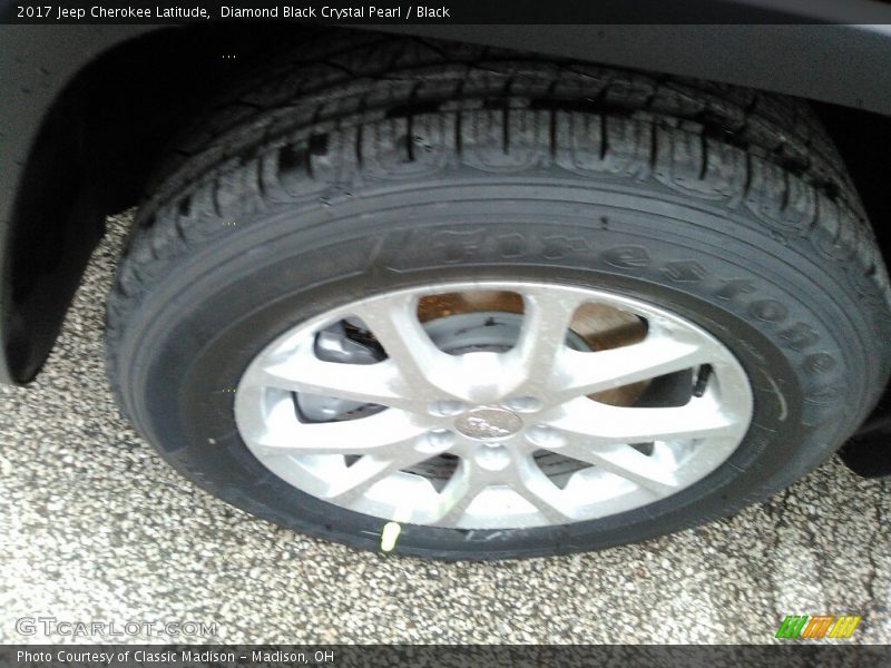 Diamond Black Crystal Pearl / Black 2017 Jeep Cherokee Latitude