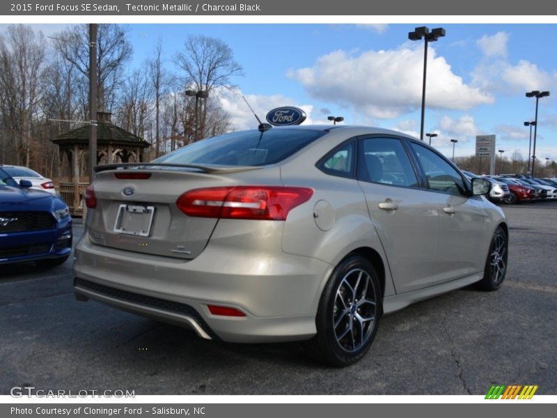 Tectonic Metallic / Charcoal Black 2015 Ford Focus SE Sedan