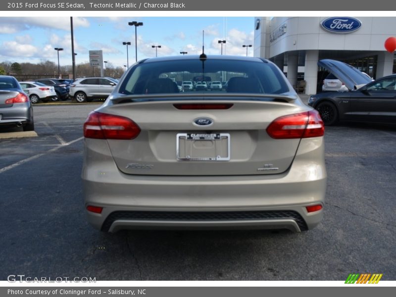 Tectonic Metallic / Charcoal Black 2015 Ford Focus SE Sedan