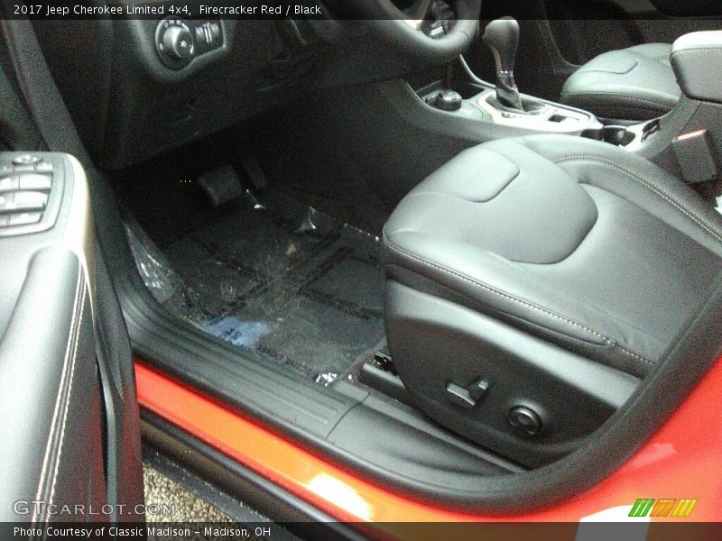 Firecracker Red / Black 2017 Jeep Cherokee Limited 4x4