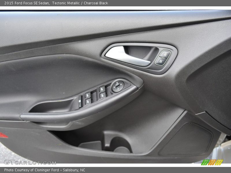 Tectonic Metallic / Charcoal Black 2015 Ford Focus SE Sedan