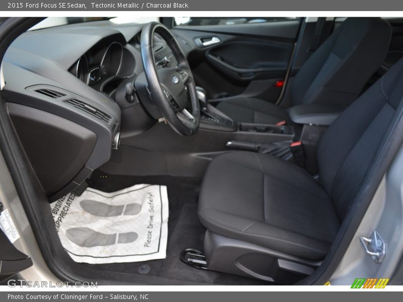 Tectonic Metallic / Charcoal Black 2015 Ford Focus SE Sedan
