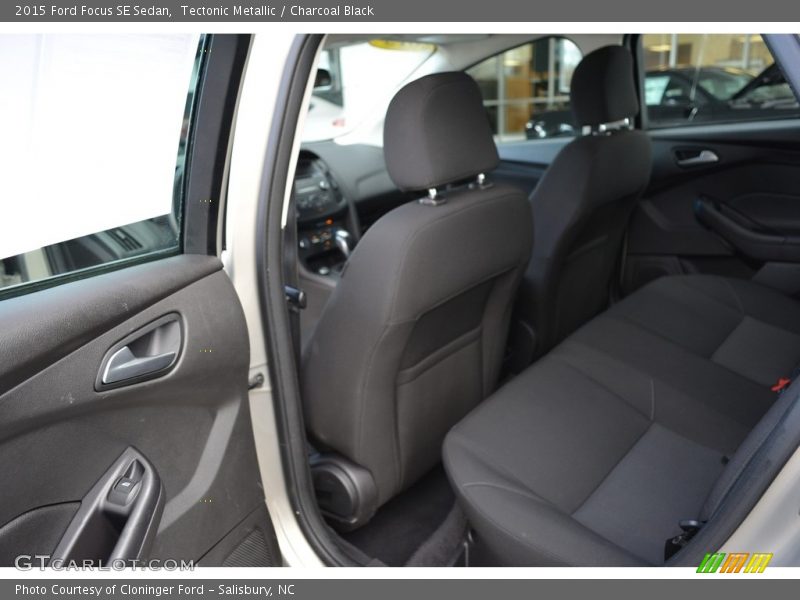 Tectonic Metallic / Charcoal Black 2015 Ford Focus SE Sedan